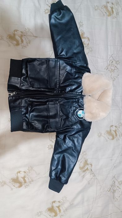 Продам куртки женская и детская