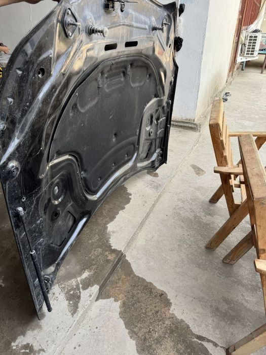 Oldi orqa kapot,oldi orqa banfer ,oldi rishotka  mercedes e 400niki ..