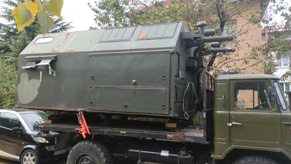 Продавам военен Фургон д 3.80м, ш 2.70м, в 1.8м