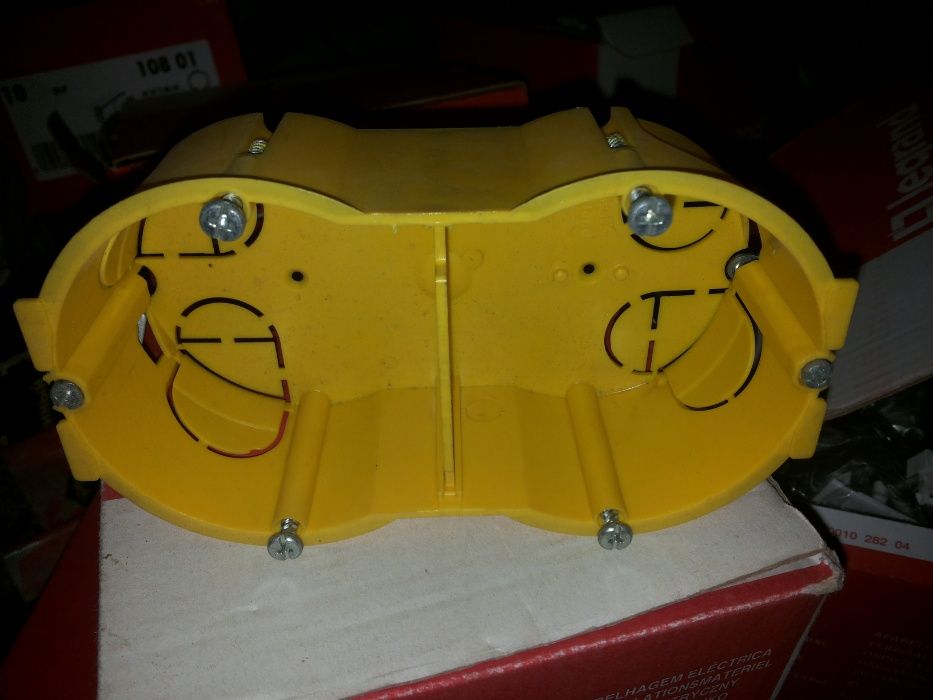 Подрозетники Legrand