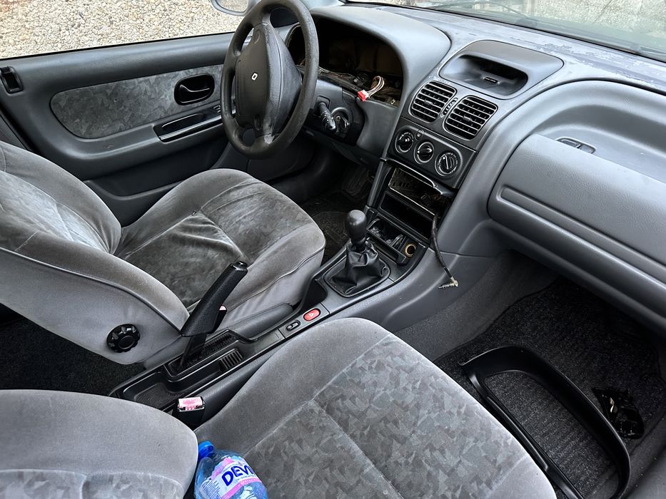 Рено Лагуна 2.2 на части