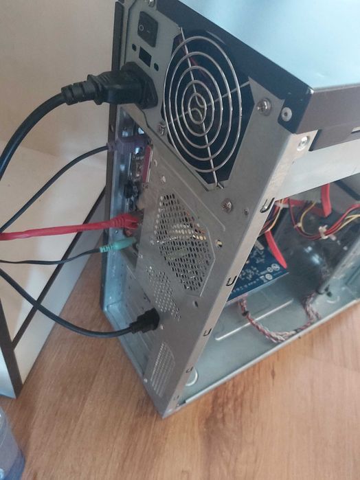 Retro PC Complet: Unitate Centrala, Monitor, Cabluri, Boxe, Periferice