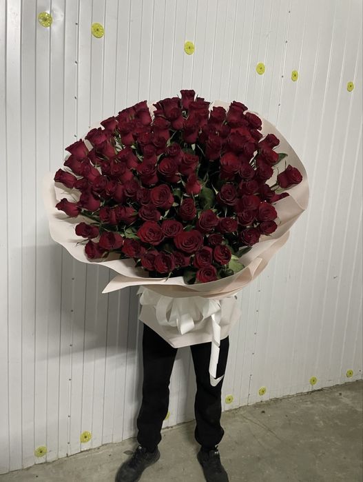 Цветы 101 роза метровые