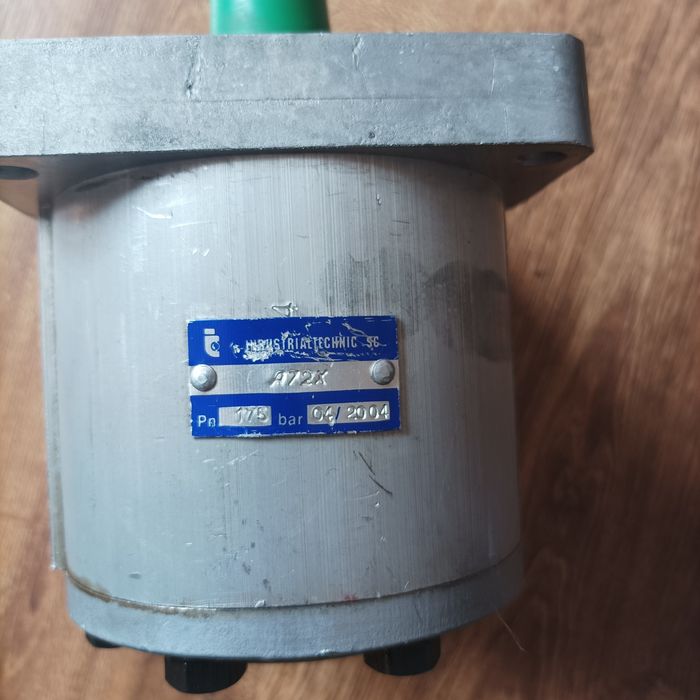 Нова,неизползвана  хидравлична зъбна помпа.