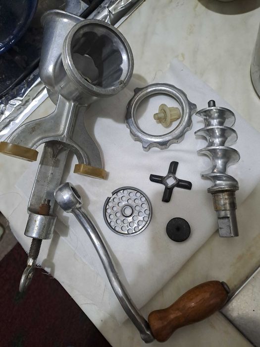 Б/у мясорубка в хорошем состоянии