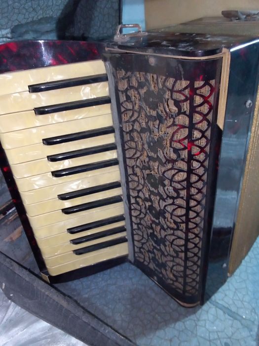 Продается Аккордеон