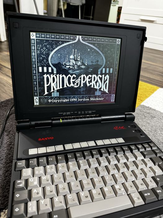 Laptop 386 Vintage SANYO 18NL , impecabil, perfect functional