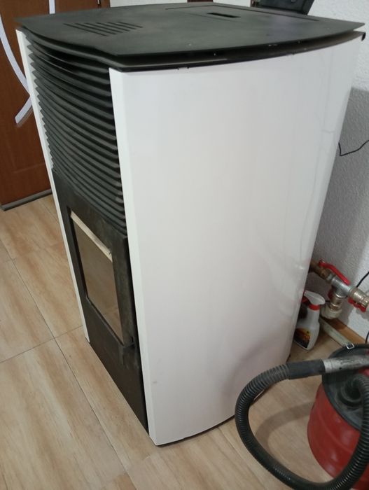 Пелетна камина Burnit Advant 25kw