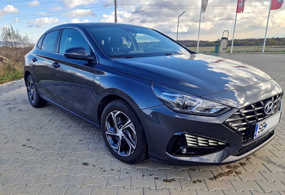 Hyundai i30 Fastback Mildhybrid Highway