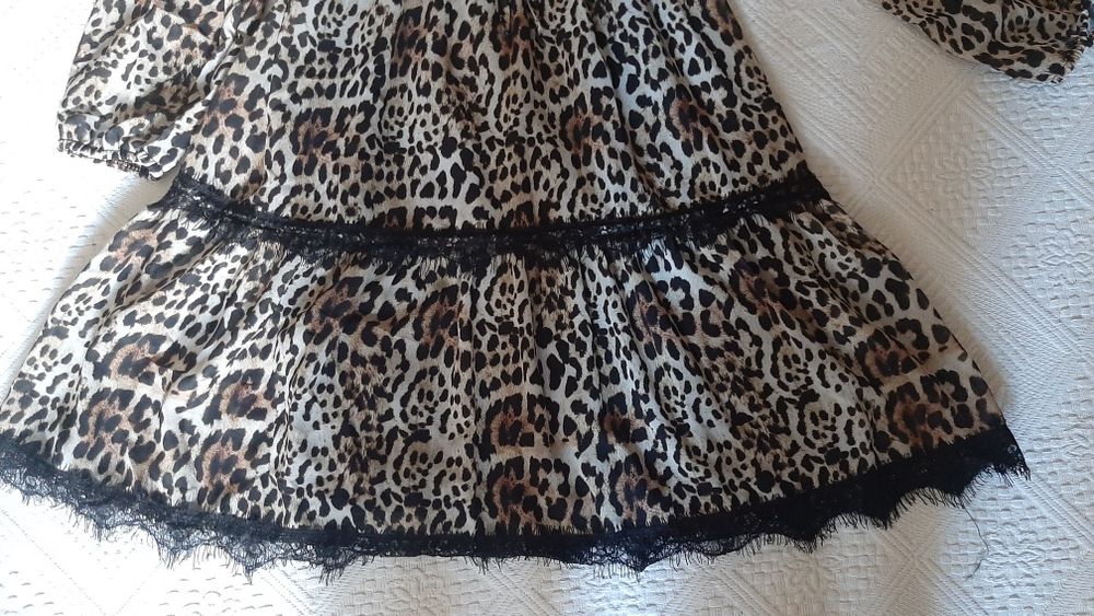 Rochie varsta 13-14 ani din voal cu animal print.