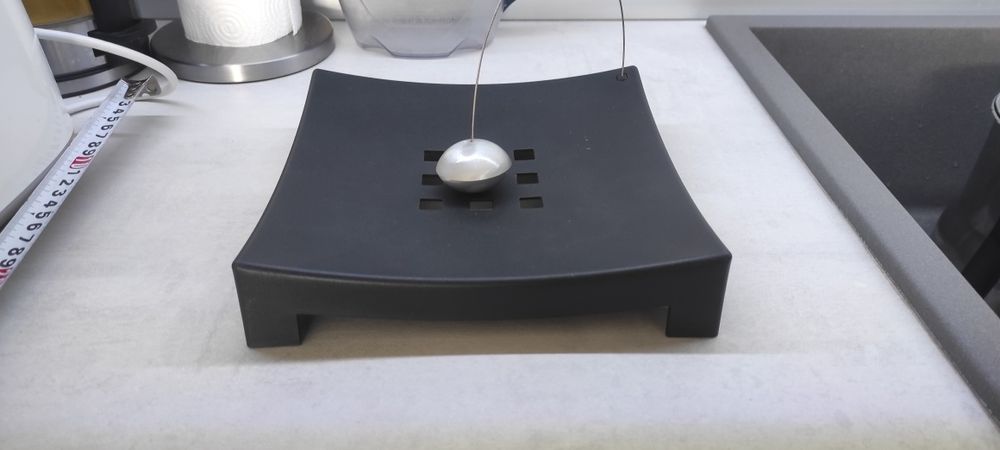 Черен салфетник с топче