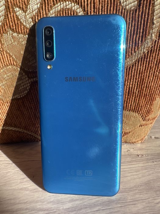 Телефон Самсунг А50