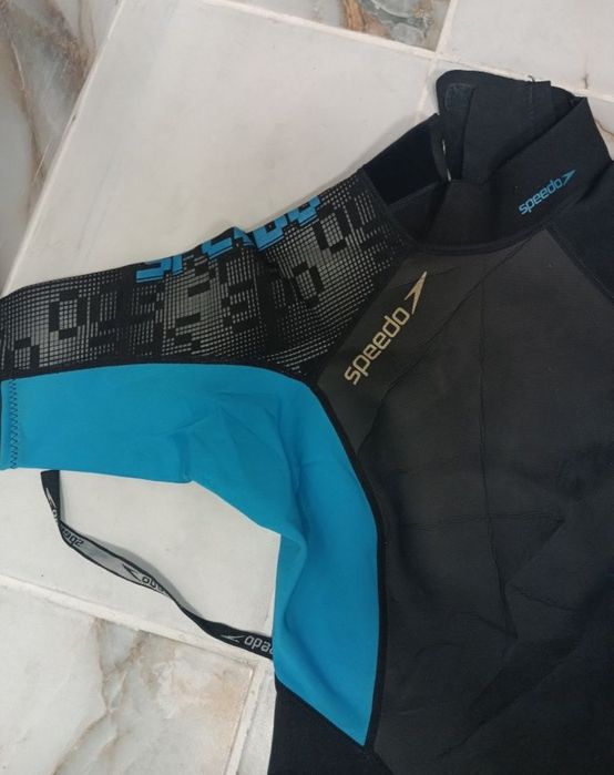 Speedo спортен неопренов костюм S