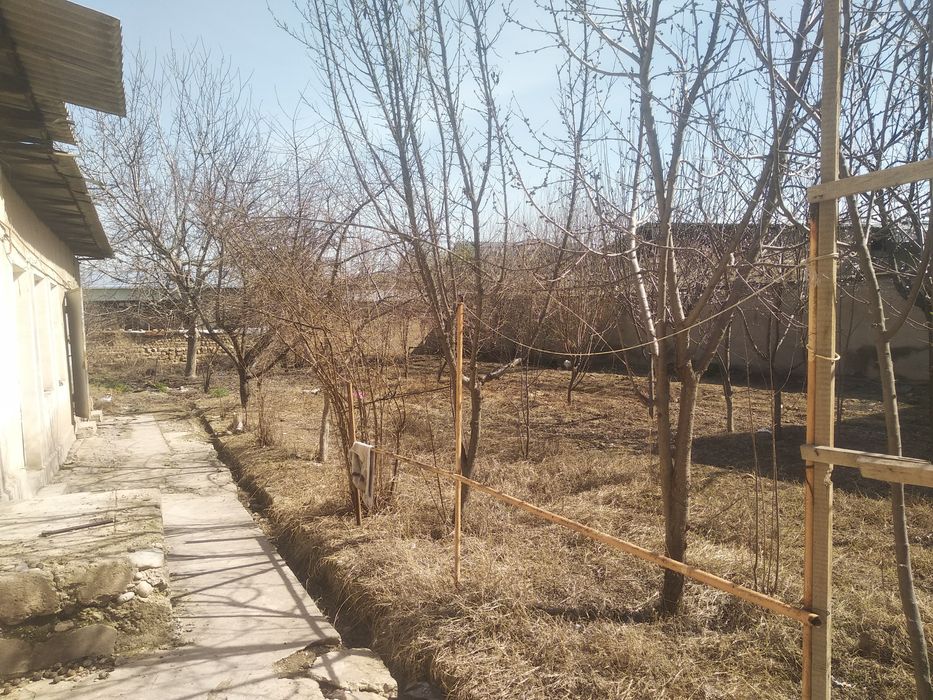 Uy sotiladi zangiota. Tumani tekstil