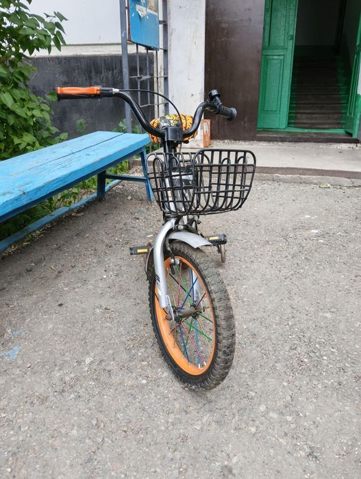Продам детский велосипед на возраст 4-6 лет