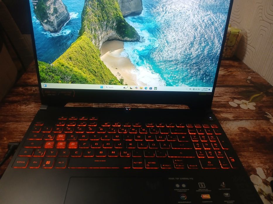 Laptop Asus RTX 4060, procesor i7