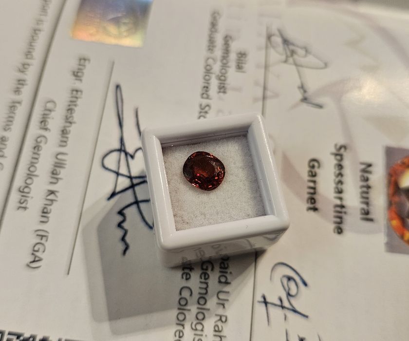 Натурален гранат 1.12 карата със сертификат