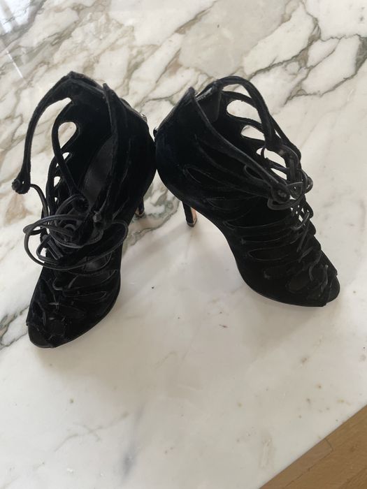 Pantofi Giambatista Valli NOI (pret noi 7500 lei)