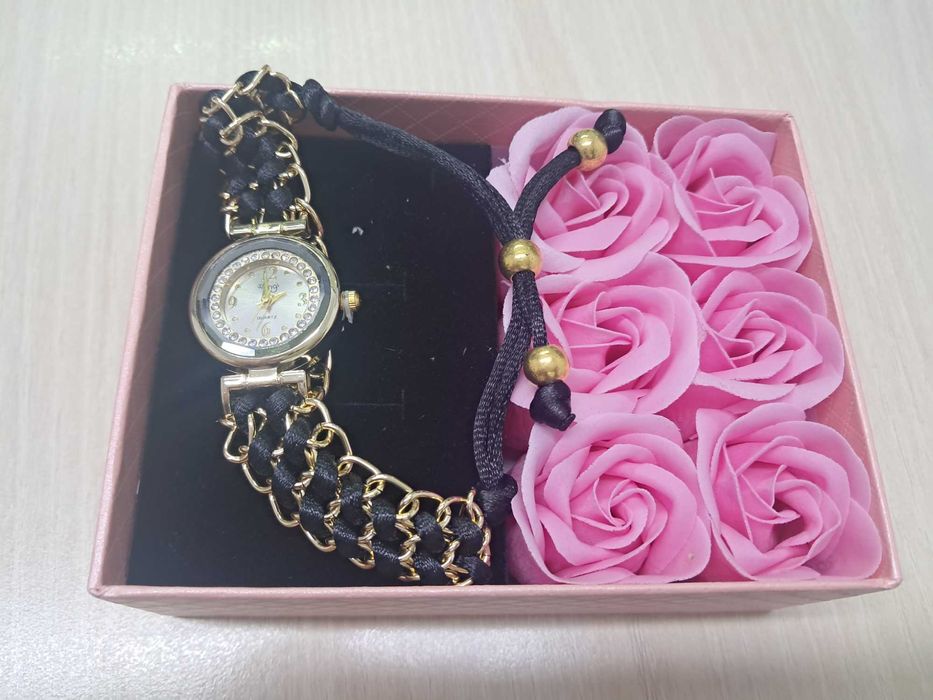 Ceas de dama si trandafiri din sapun