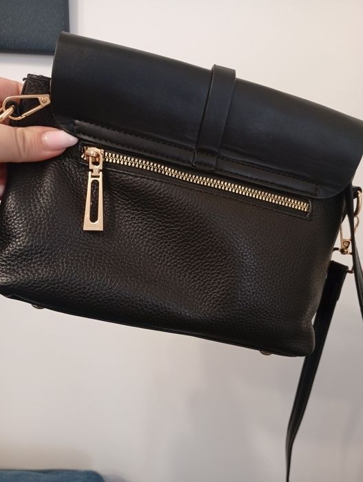 Geanta de umăr mică dar destul de încăpătoare portmoneu telefon ect.