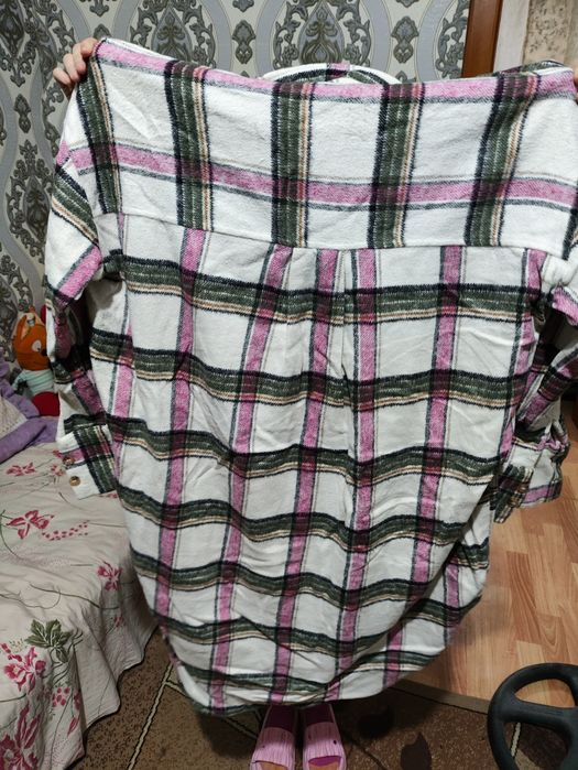 Рубашка тёплая на пуговицах.