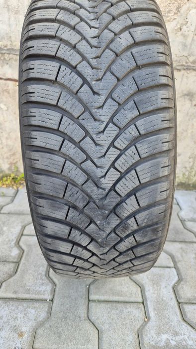 Автомобилни Гуми Falken  Eurowinter HS01  215/55/17 - Зимни