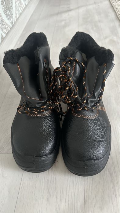 Продам спецобувь зимнюю