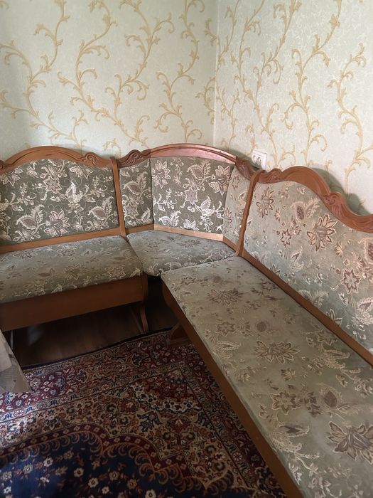 Продам угловой диван для кухни