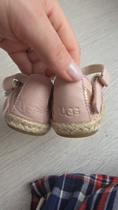 Sandale UGG marimea 23-24