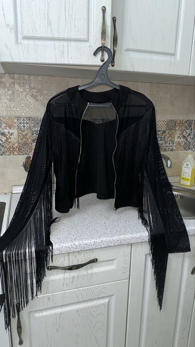 Продам шикарную кофту(блузку)