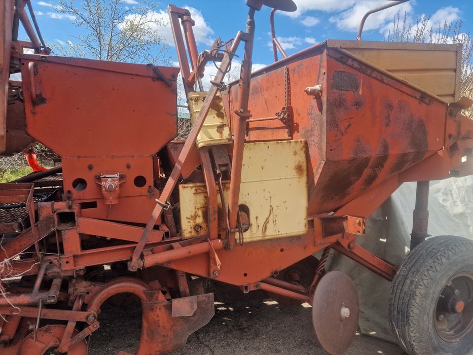 Продам картофелесажалку в хорошем состоянии