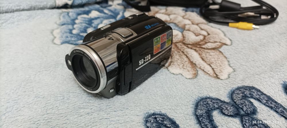 Видео камера+фотоаппарат для семьи.