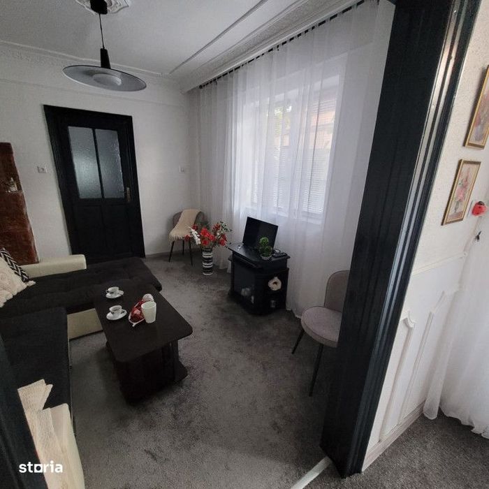 - Casa cu 5 camere, zona centrala.