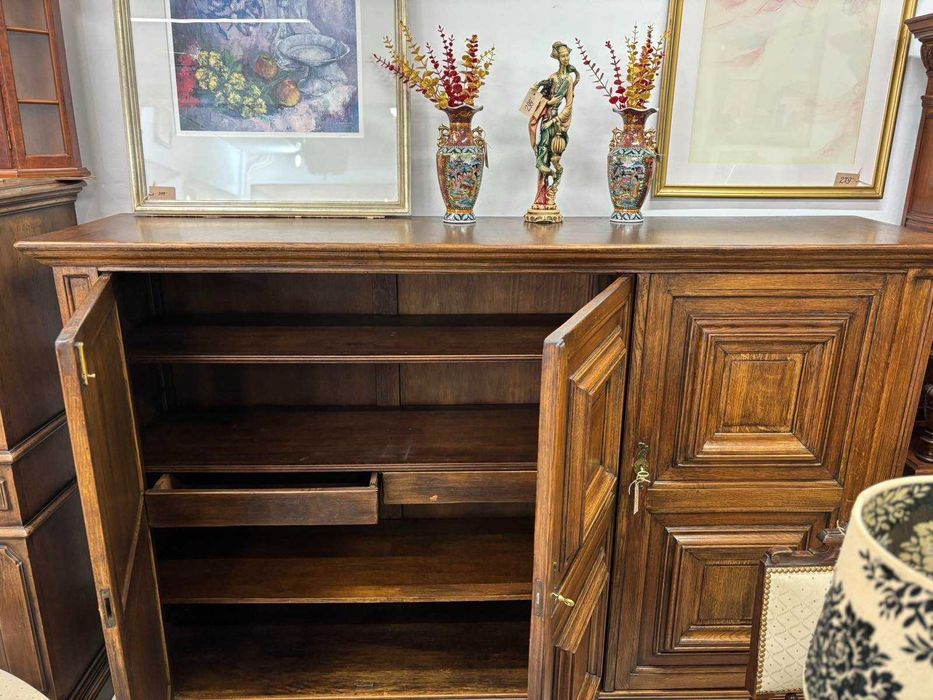 Антикварен шкаф от дъб стил Неоренесанс