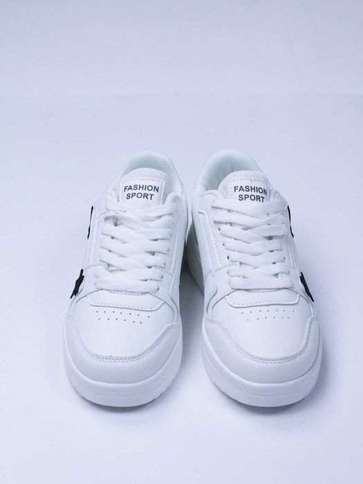 Sifatli oyoq kiyimlar 36-44 razmerlar mavjud. Yangi optom narxda