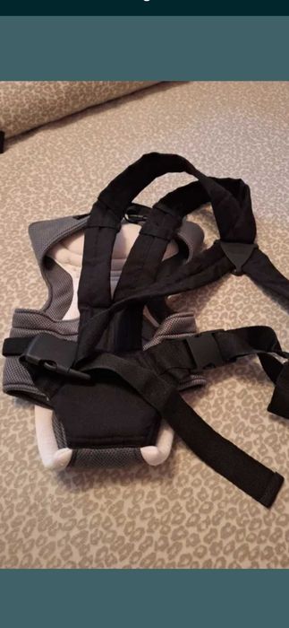 Vând marsupiu Chicco