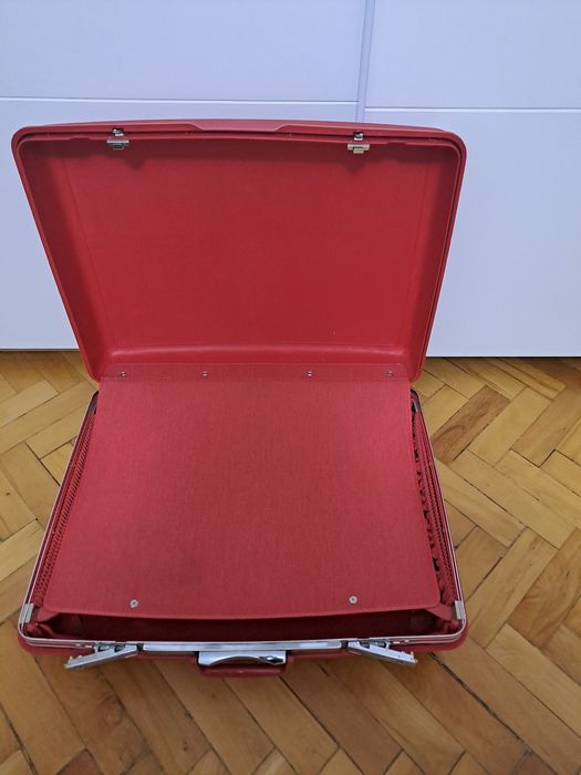 Valiza/geamantan Samsonite.