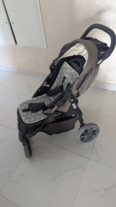 Продам коляску Joie