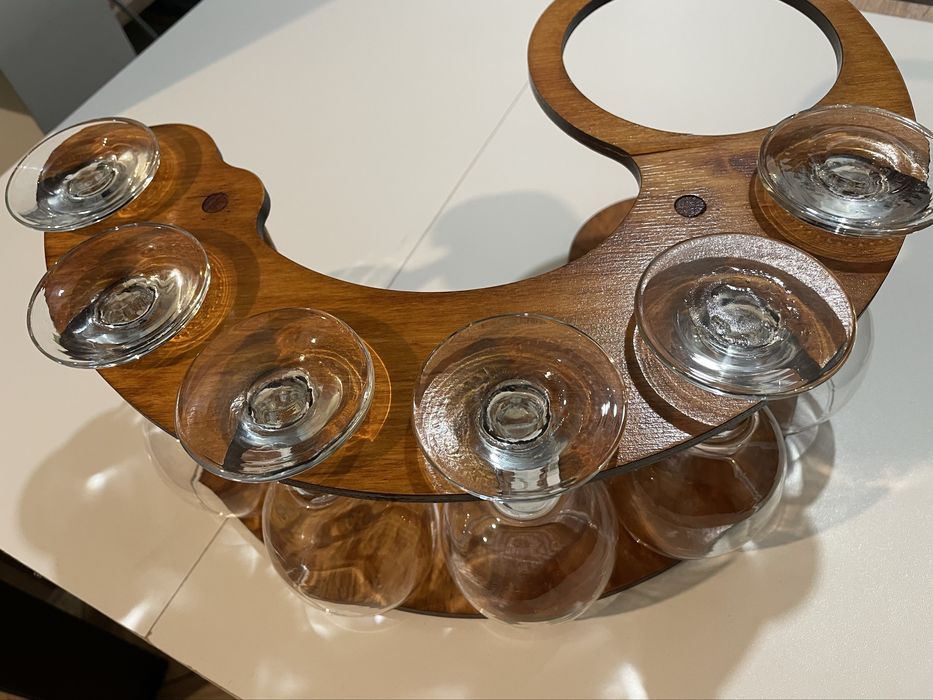 Minibar cu 6 pahare de vin