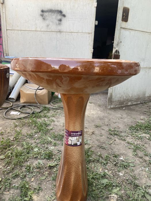Новые раковина и унитаз комплект