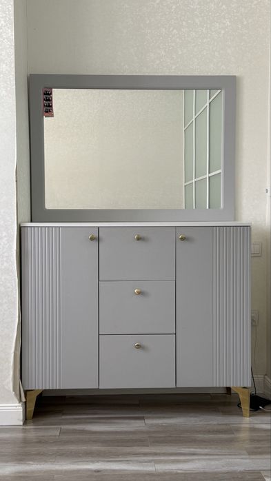 Тумба с зеркалом !