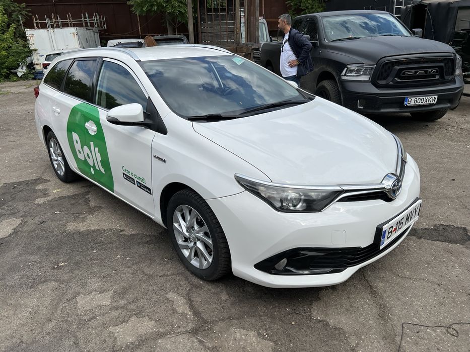 Inchiriez masinii Uber Bolt