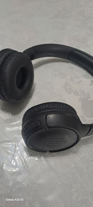 Продам безпроводные наушники все в оригинале.