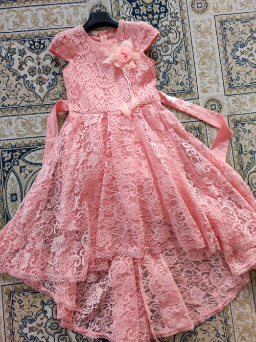 Продам платья на девочку