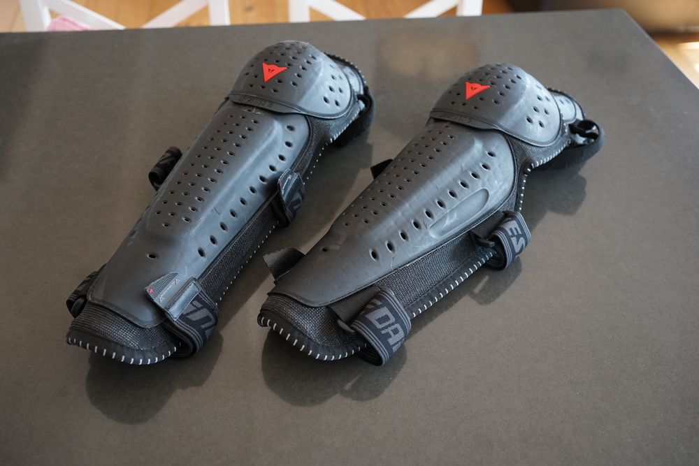 Dainese протектори за коляно