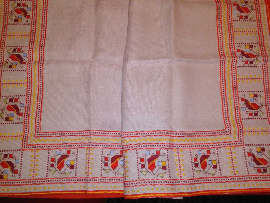 продавам 2 броя килими, ръчна изработка и покривки