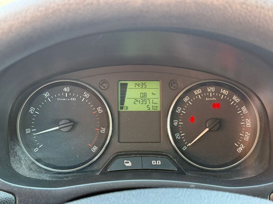 Vând SKODA FABIA COMBI 2011,  MOTOR 1.2 BENZINĂ  Al doilea proprietar celălalt din Germania adusă în România in 2021 ITP VALABIL DECEMBRIE