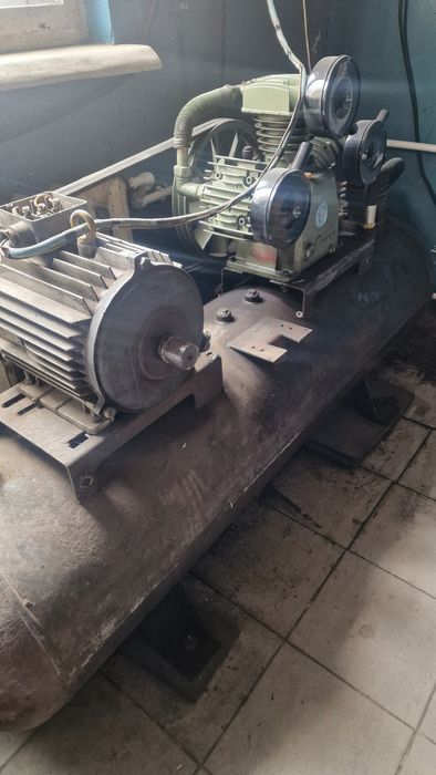 Продам воздушный компрессор на 380 вольт