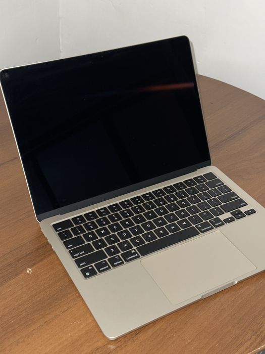 MacBook Air M3 100% состояний аккумулятор