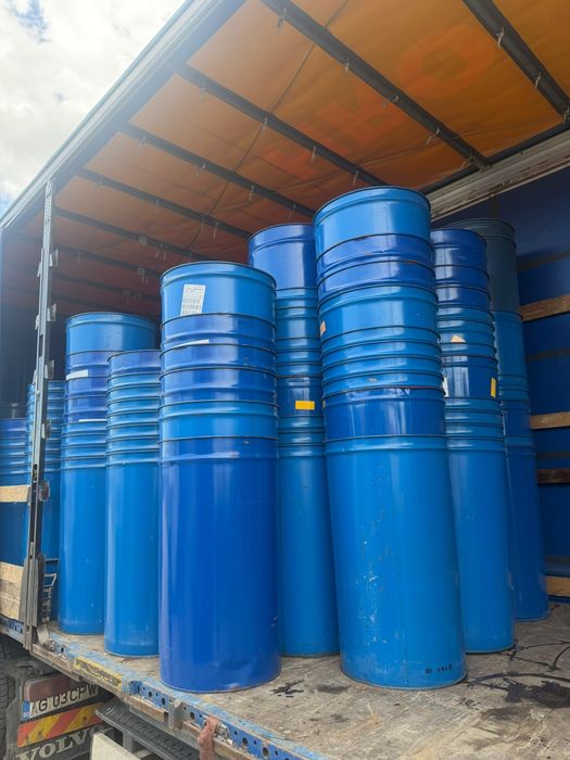 Vând butoaie de 220 litri.